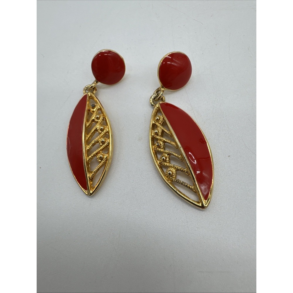 Vintage Gold Tone Coral Red‎ Enamel Leaf Detail Oval Dangle Drop Earrings